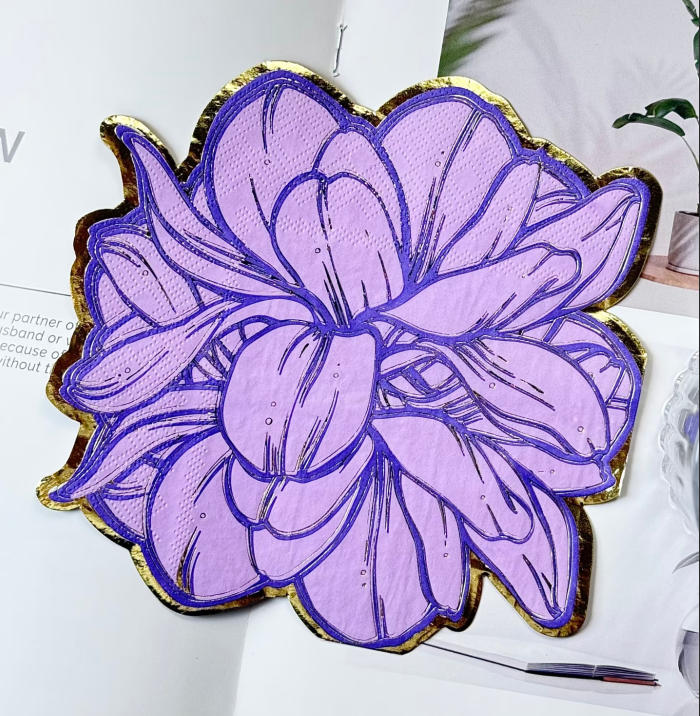 Guardanapos cortados coloridos em formato personalizado com acabamento dourado Guardanapos cortados coloridos em formato personalizado com acabamento dourado