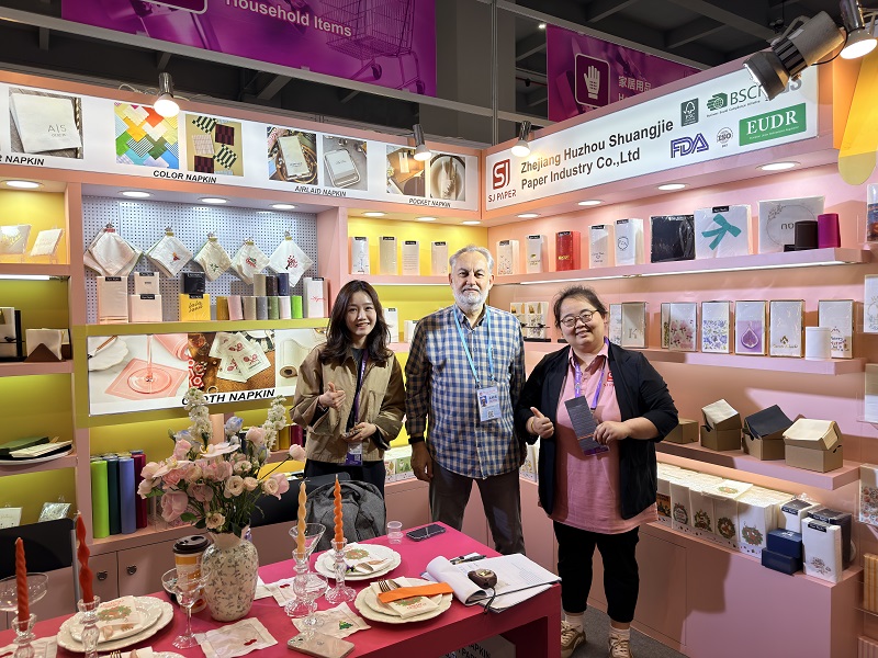 Um forte começo na Spring Canton Fair 2026 – Ótimas conversas, novas oportunidades e uma parceria marcante